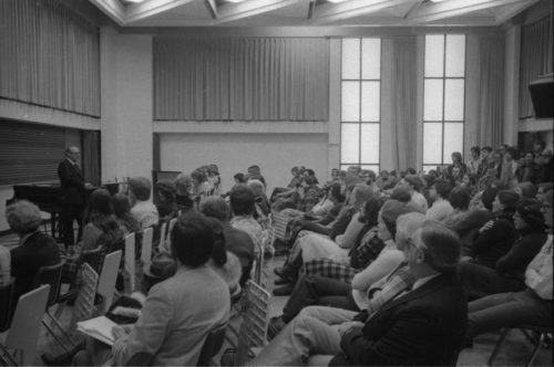 r. Schonberg making points to the large audience of listeners.