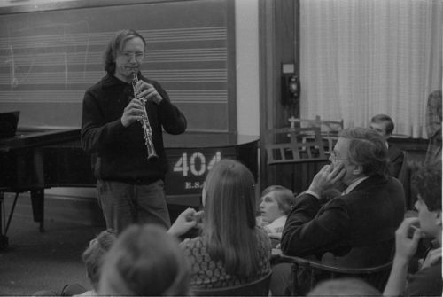 Heinz Holliger working with Eastman oboe majors. Faculty members Robert Sprenkle and Philip West are also present.