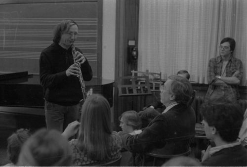 Heinz Holliger working with Eastman oboe majors. Faculty members Robert Sprenkle and Philip West are also present.