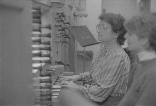 Organist Marie-Claire Alain works with faculty members and students of the Eastman School’s Organ Department in Schmitt Organ Recital Hall.