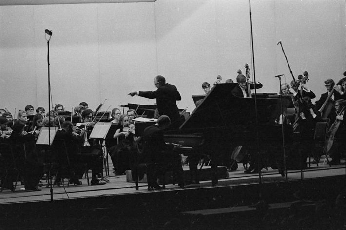 Walter Hendl leads the Eastman Philharmonia as Paul Hoffman is soloist in music of Rachmaninoff.