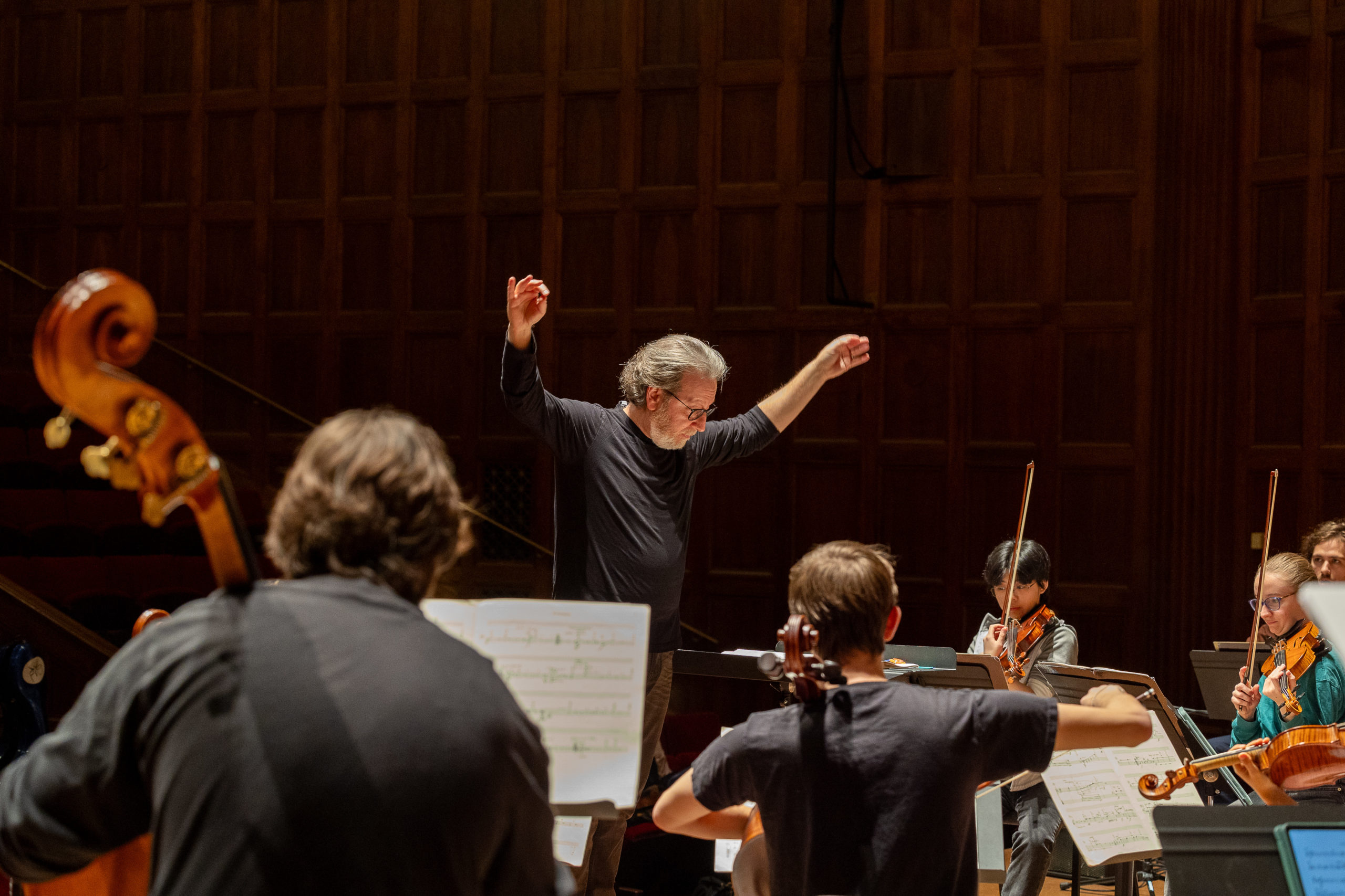 Brad Lubman conducting a student rehearsal in Kilbourn Hall