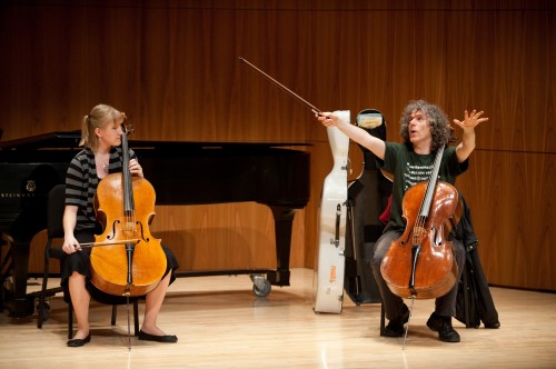 British cellist Steven Isserlis instructs Jamie Clark during a master class for Eastman students.